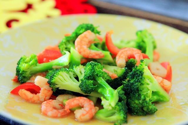 孩子挑食不爱吃青菜，做这道西兰花炒虾仁，营养健康，孩子超爱吃