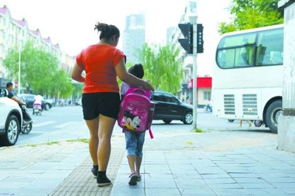 “妈妈你能不上班陪我吗？”妈妈如何回答，影响孩子一辈子