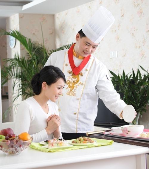 花1万在家请月嫂，还是花3万多去月子中心坐月子？多数人这样选择