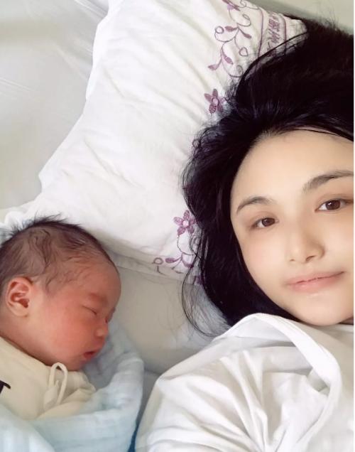 从步步惊心到皆大欢喜 经历脐带脱垂的宝宝在福兴妇产月子会所满月啦
