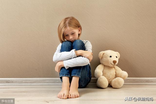 孩子东西被拿走，家长该不该帮他抢回来？别谦让成“低自尊”人格