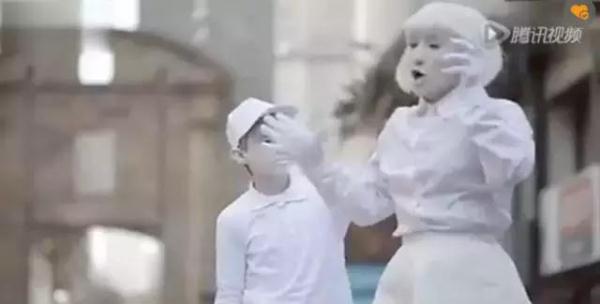 你知道你打孩子时候的样子吗？所有父母看完都震惊了
