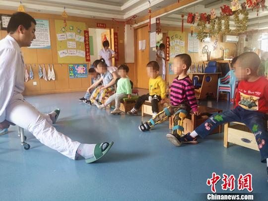 儿童康复医生吁正确面对残障儿童“缺陷”促其融入社会