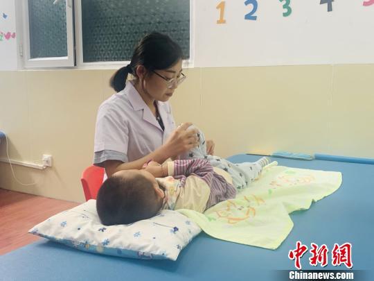 儿童康复医生吁正确面对残障儿童“缺陷”促其融入社会