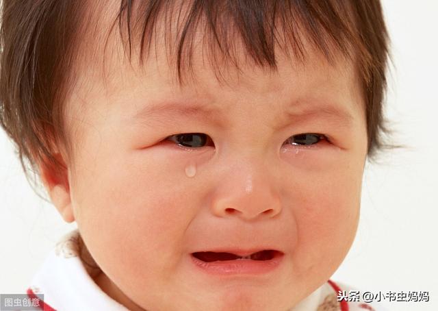 给宝宝洗头、剪指甲、理发像打仗一样？学会这些技巧，轻松应对