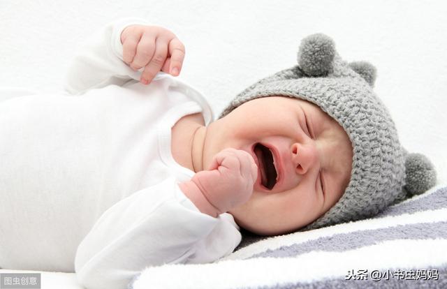 为啥婴儿睡觉总是“一惊一乍”的？父母处理不对，孩子长大会胆小