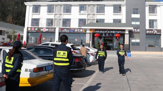 被糊涂老爸落下，宝宝追车狂奔：这是我这辈子最快的速度了
