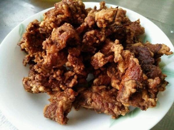 娃的智力发育危险！医生奉劝家长：5类食物真的不能再给孩子吃了