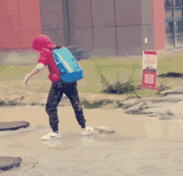 孩子会成为他人眼中的羡慕对象，还是唾弃对象？主要取决于父母