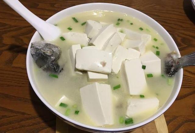 产后奶水少，还在喝猪蹄汤？4样清淡食物，下奶快不易发胖