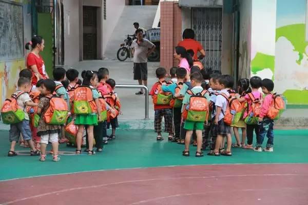 幼儿园放学接孩子，早接 or 晚接？会影响孩子一生