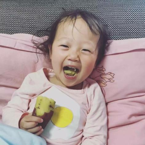 3岁女孩肚子鼓成“球”，医生：这些食物别再给孩子吃了，坑娃