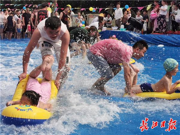 武汉这个幼儿园搭了水上乐园，孩子和家长都玩“疯”了