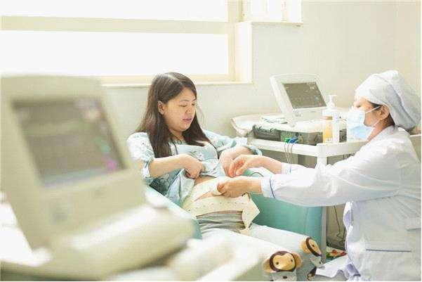 让孕妈打心底害怕的羊水穿刺，到底会经历啥，看看图片都觉得疼