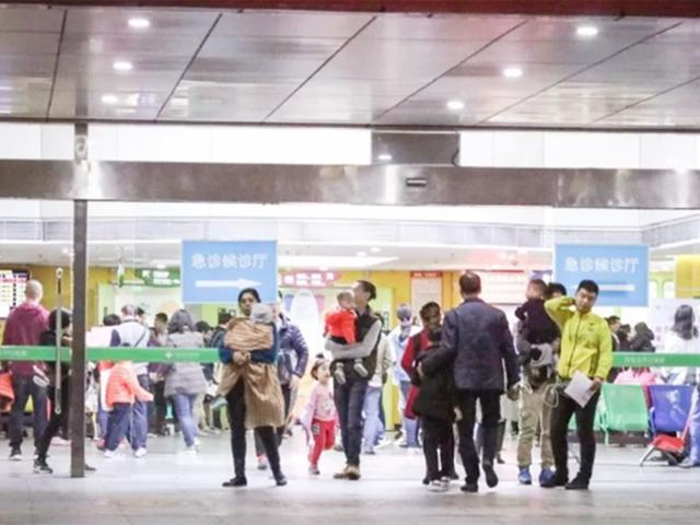 夜里2点的儿童医院：“摧毁”一对爸妈，孩子生一场病就足够了