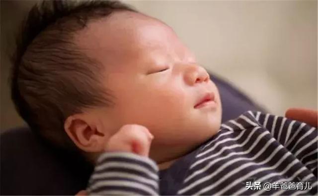 孩子晚上总哭闹，哼哼唧唧怎么办？4种方法排出肠胀气，踏实睡觉