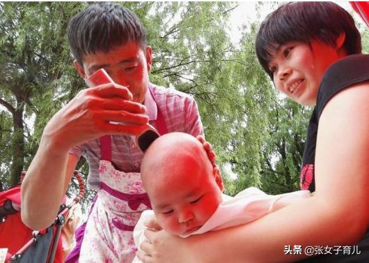 谁说宝宝满月后剃胎发，头发才长得好？这个错误观念还要延续多久