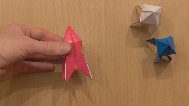 手工折纸玩具小火箭的方法，难度1颗星，孩子们见了都抢着玩