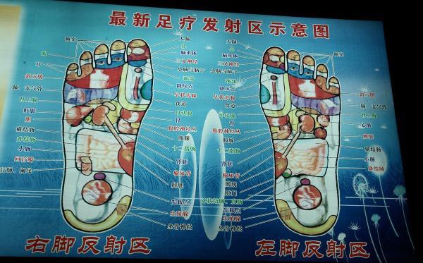 小孩子爱光脚释放天性不会感冒吗？关于孩子光脚，你误会了多少？