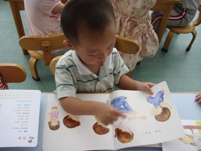 孩子问“咱们是不是很穷”时，这位母亲的回答堪称典范，值得你学