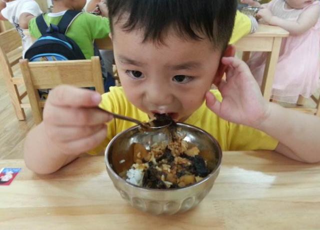 孩子为什么反复积食？医生苦劝：无非就4种原因，家长偏偏不在意