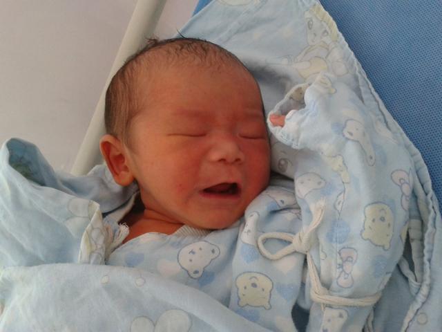 半岁以内婴幼儿的微笑，你懂他的几个意思？