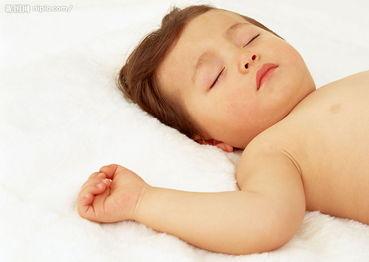 消暑驱蚊：3岁以下的婴幼儿清凉油、风油精用量要适度，最好别用！刺激性大，存在一定的毒副作用