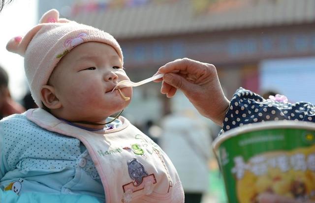 它是“脾胃杀手”，儿科医生：家长还老给孩子吃！容易积食不长个