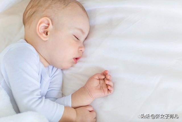 给宝宝睡硬枕头，睡出好看的头型？宝宝睡枕头的误区，你知道多少