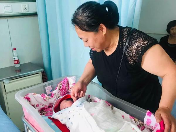 抉择！黑龙江36岁女子怀孕六月癌症复发，冒死产女！医生：伟大！但不提倡