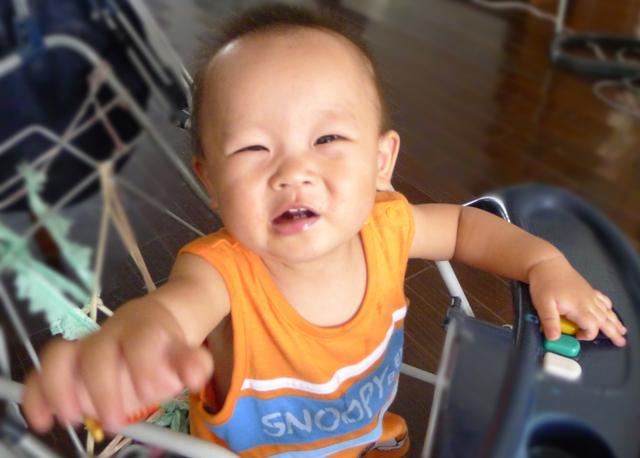 8个月宝宝吃西瓜，严重腹泻、脱水！孩子太小，3种水果别随便吃