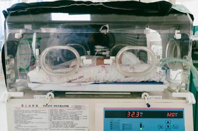 早产宝宝住进保温箱，宝妈分享，这3次收费最贵，早做好准备