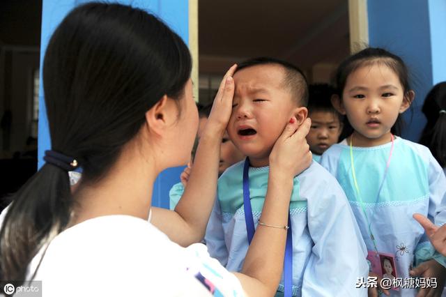 要上幼儿园了？不用多，做这四个准备就够，让他成为“吃香”宝宝