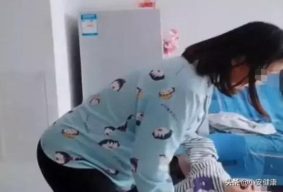 一位二胎孕妈的日常，挺着大肚子还要照顾大宝，看完心疼了