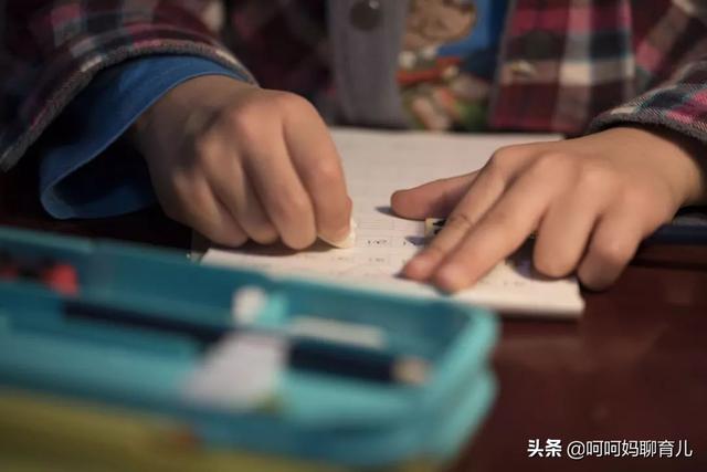 天天陪娃写作业，家长辛苦，孩子成绩却更差，到底是哪里出了错？