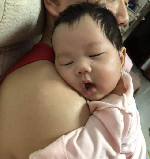 关于宝宝竖抱，除了姿势需要get，4个竖抱“冷知识”一个也不能少