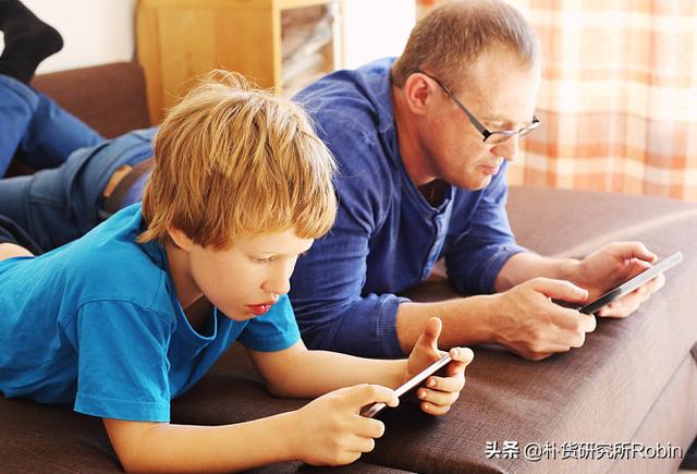 “家里蹲”竟然也是孩子手机上瘾的原因之一！家长需要注意