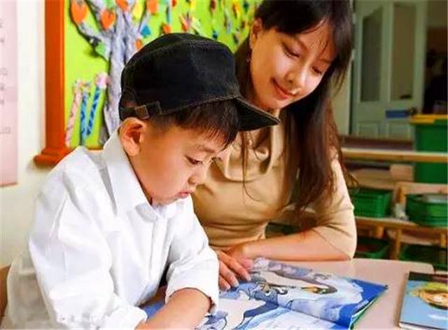 8岁小男孩随口提问，妈妈竟哑口无言，网友：这届熊孩子难带