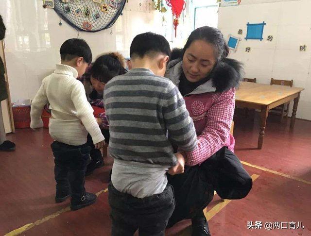 妈妈费尽心思打扮孩子，幼儿园老师：这些都是无形中的安全隐患
