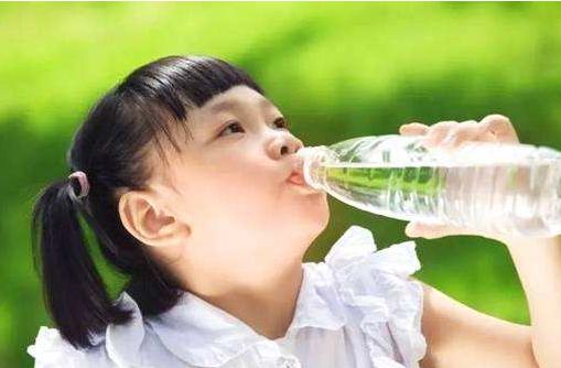 儿科医生：孩子手上有个“排便穴”，常按润肠通便，便秘绕道走