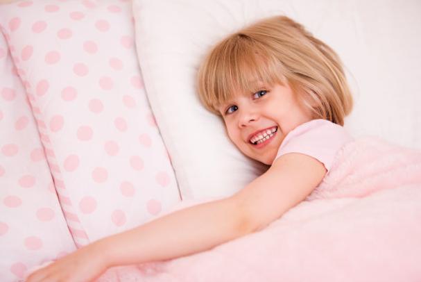 请不要再"杀伤性"叫醒孩子，心理学家：这样做正在毁掉一个孩子