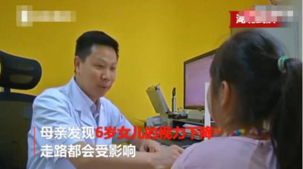 妈妈生二娃后，6岁大娃自觉受冷落视力跌至0.15！网友吵翻了
