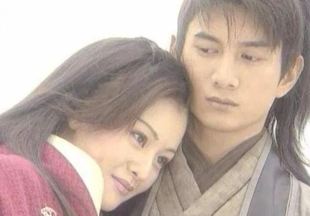 跟赵薇还有吴奇隆那部侠女闯天关里,她虽然不是主角,但也让人印象深刻