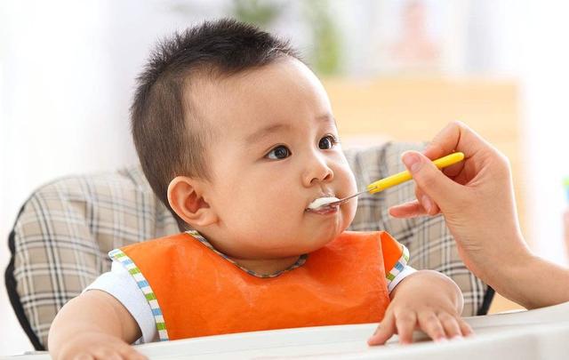 宝宝辅食添加指南：肉类什么时候加？每天吃多少合适？