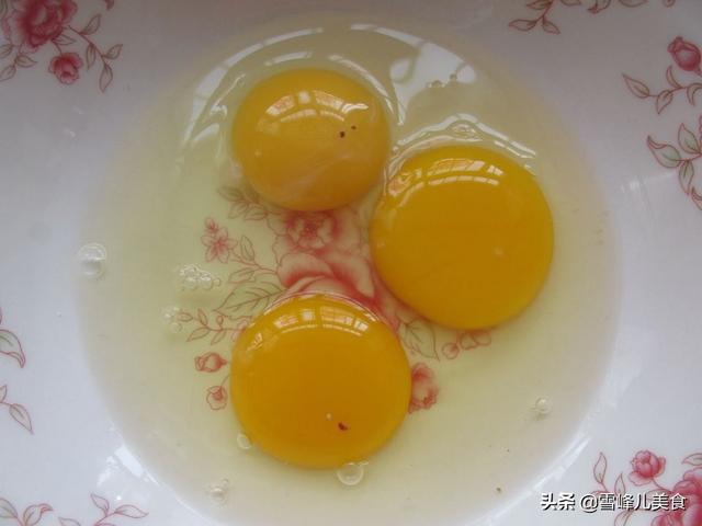 炖蛋羹，万万不可直接上锅，这“1步”做对了，蛋羹细腻又滑嫩