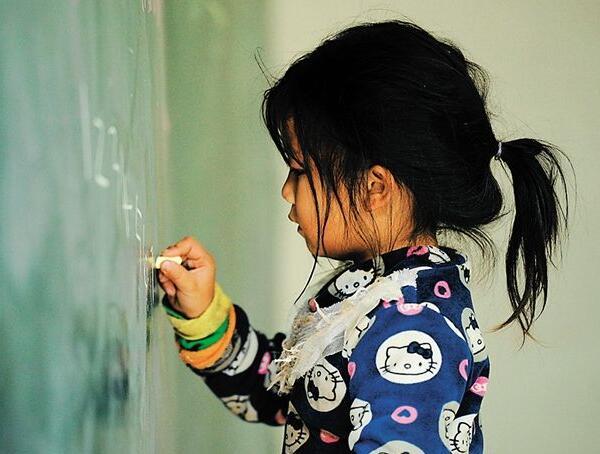 小学老师：孩子这几个举动，看着像坏习惯，实际却是聪明的表现