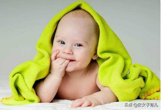 6个月大宝宝还不会这3个动作，父母要引起重视，不然影响孩子健康