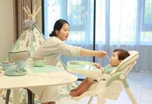 儿科医生：孩子手上有个“排便穴”，常按润肠通便，便秘绕道走