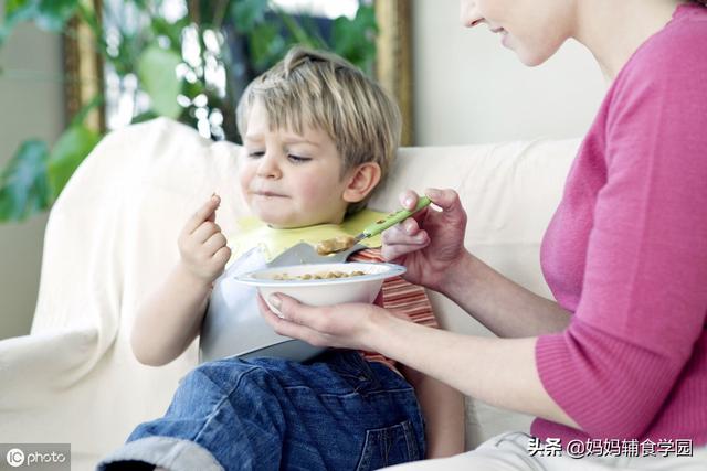 宝宝多大，才可以吃“大人饭”？这篇文章告诉你
