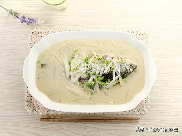 产后下奶神汤：萝卜丝鲫鱼汤，奶白味鲜，喝了下奶快